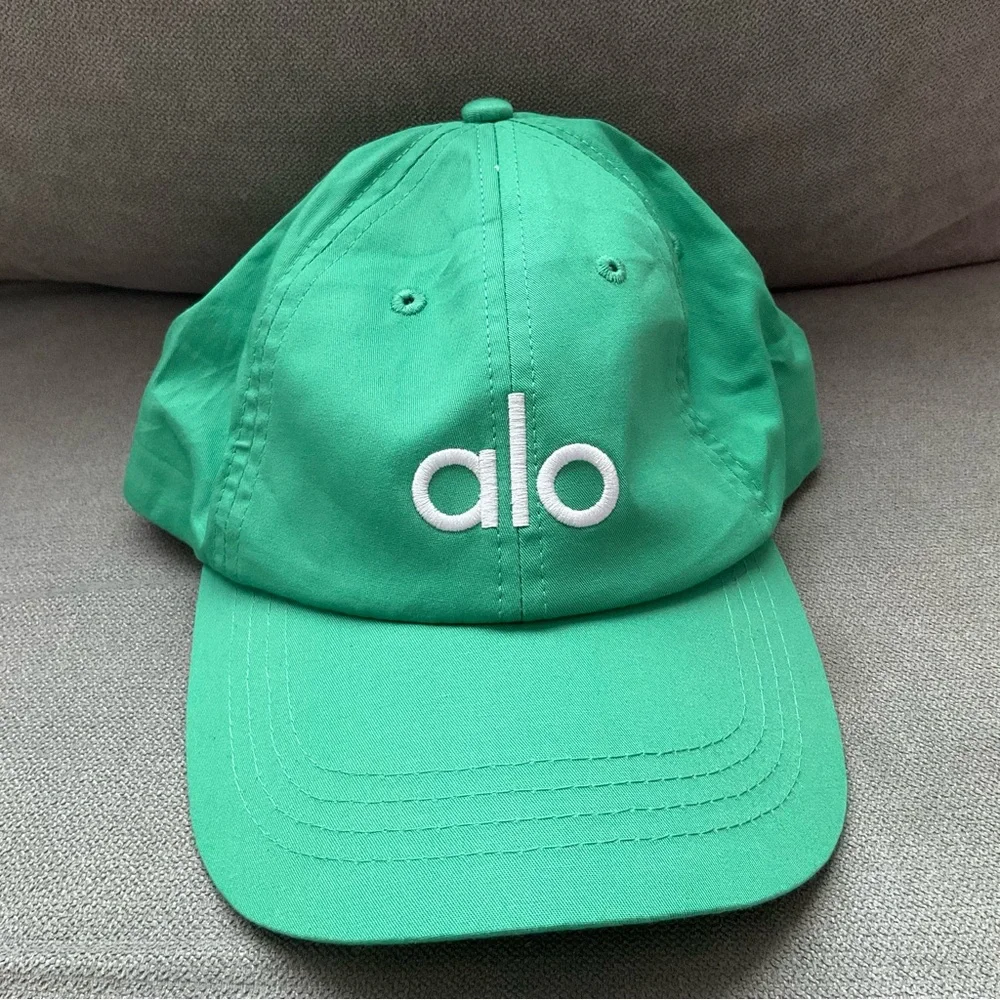 Alo Yoga Off-Duty Cap Green Lettuce/White - Picture 2 of 7